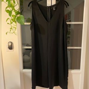 Forever 21 Large black V-neck sleeveless light weight shift dress